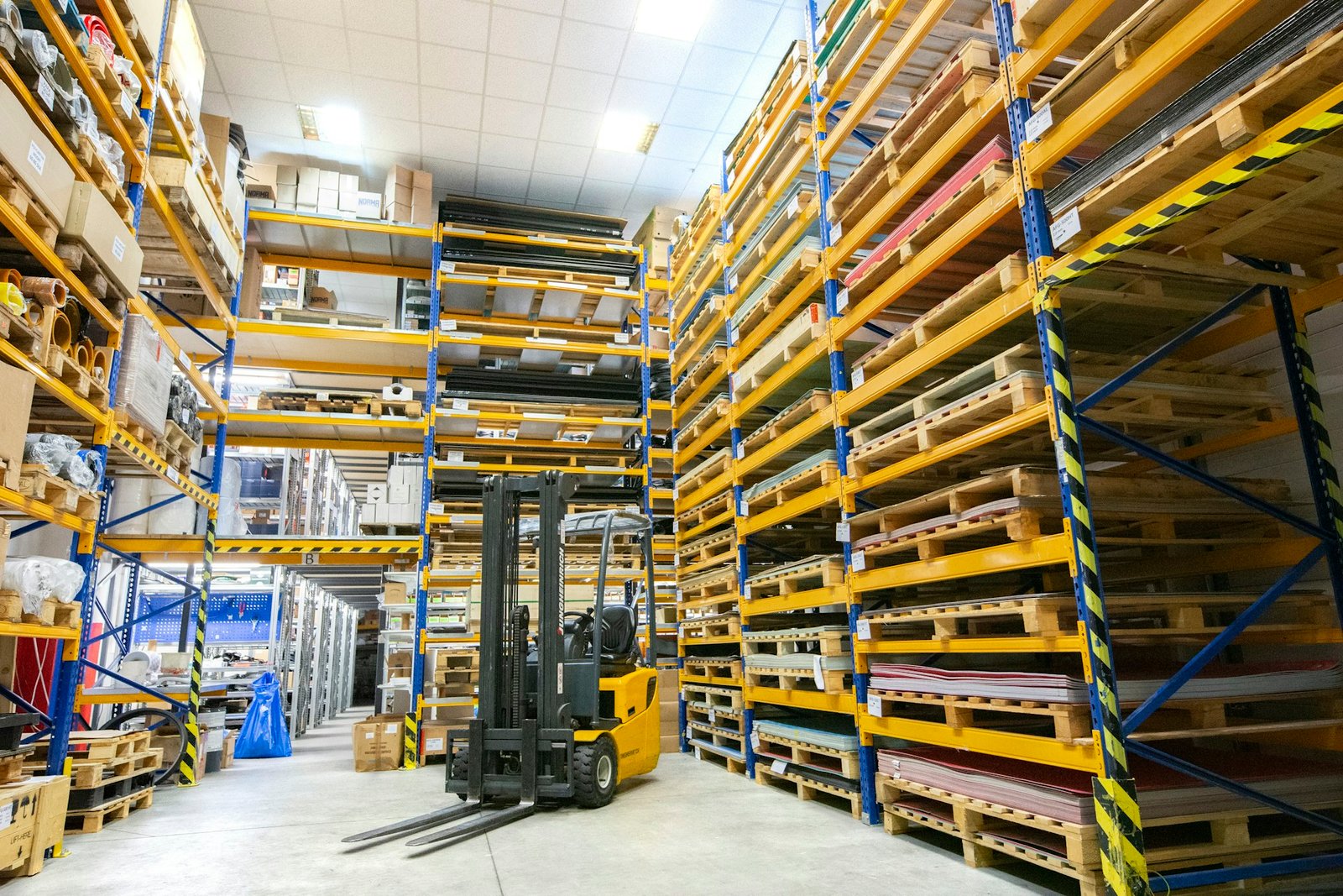 Organised distribution warehouse